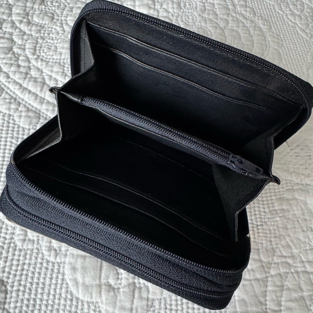 Vintage Princess Gardner Black Leather Zipper Wallet - Picture 7 of 7